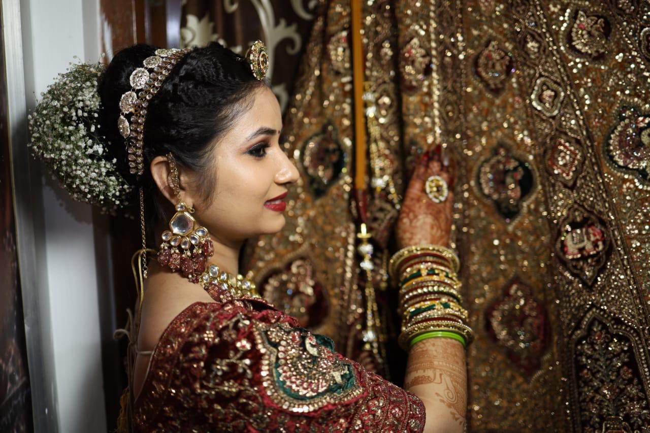 Elegant bridal makeup and hairstyle